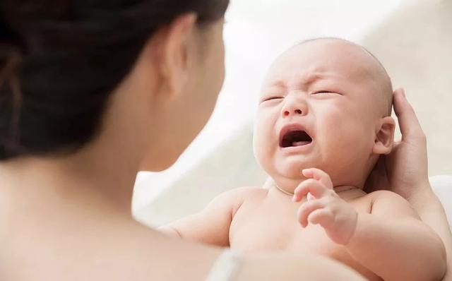 宝宝头型睡偏了怎么办一岁,宝宝头型睡右侧偏了怎么办