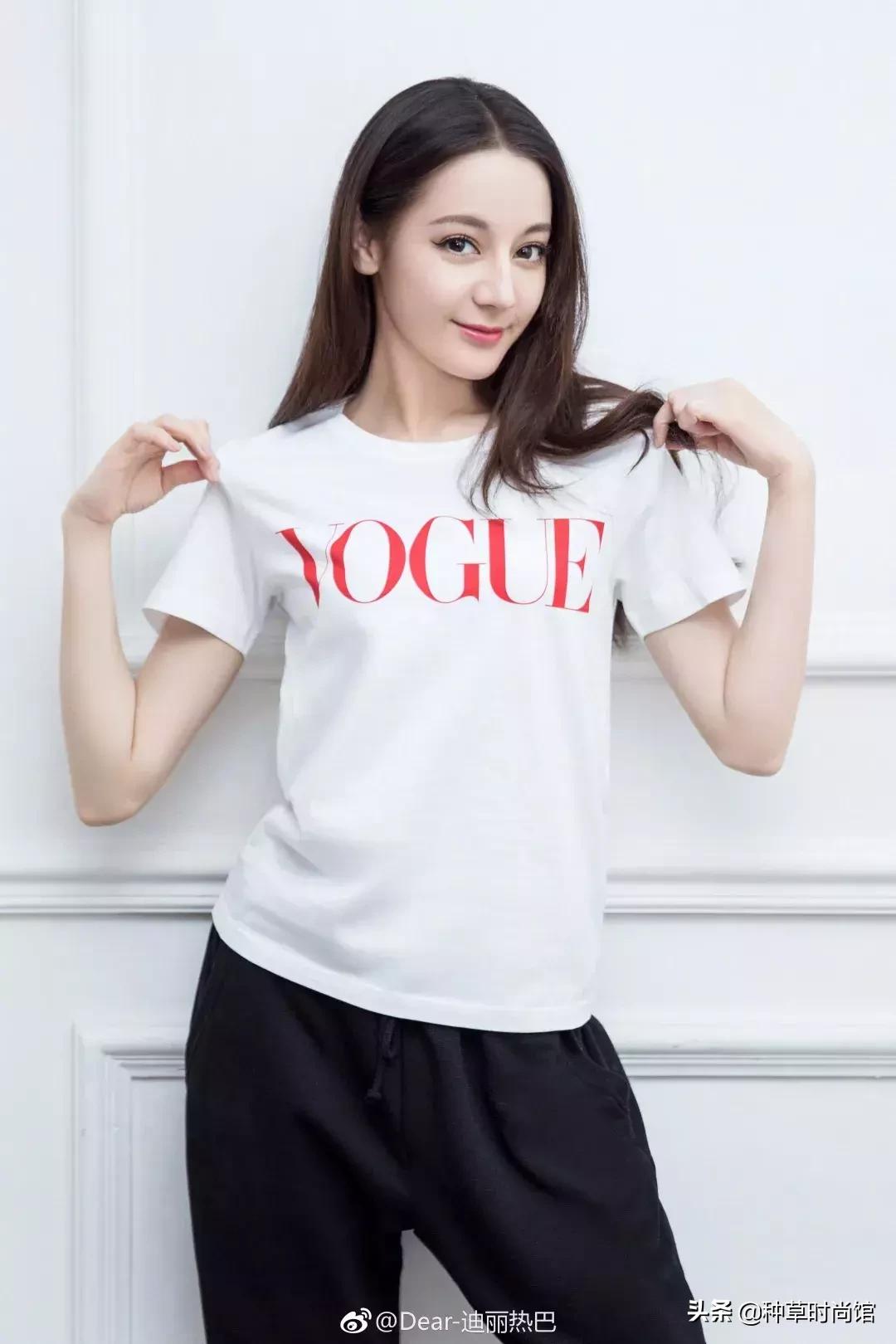 关晓彤素颜自拍与鹿晗撞脸,关晓彤为鹿晗庆生后芭比造型亮相