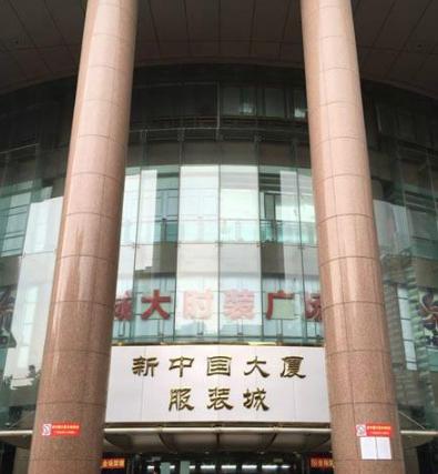 批发市场整理衣服,广州服装批发市场大火