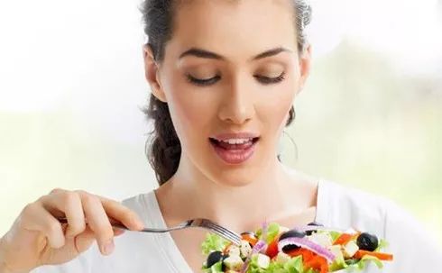 哺乳妈妈要忌口的食物有哪些呢,哺乳期忌口食物