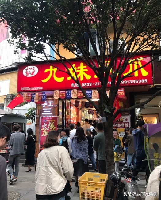 乐山凤爪一姐日卖近2000,乐山九妹凤爪无骨鸡爪多少钱一斤