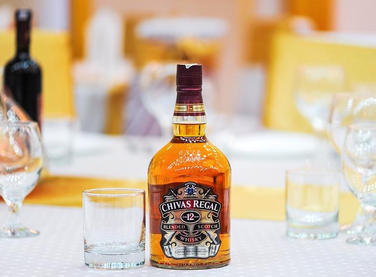 以酒会友广交天下之朋,以酒会友广交天下