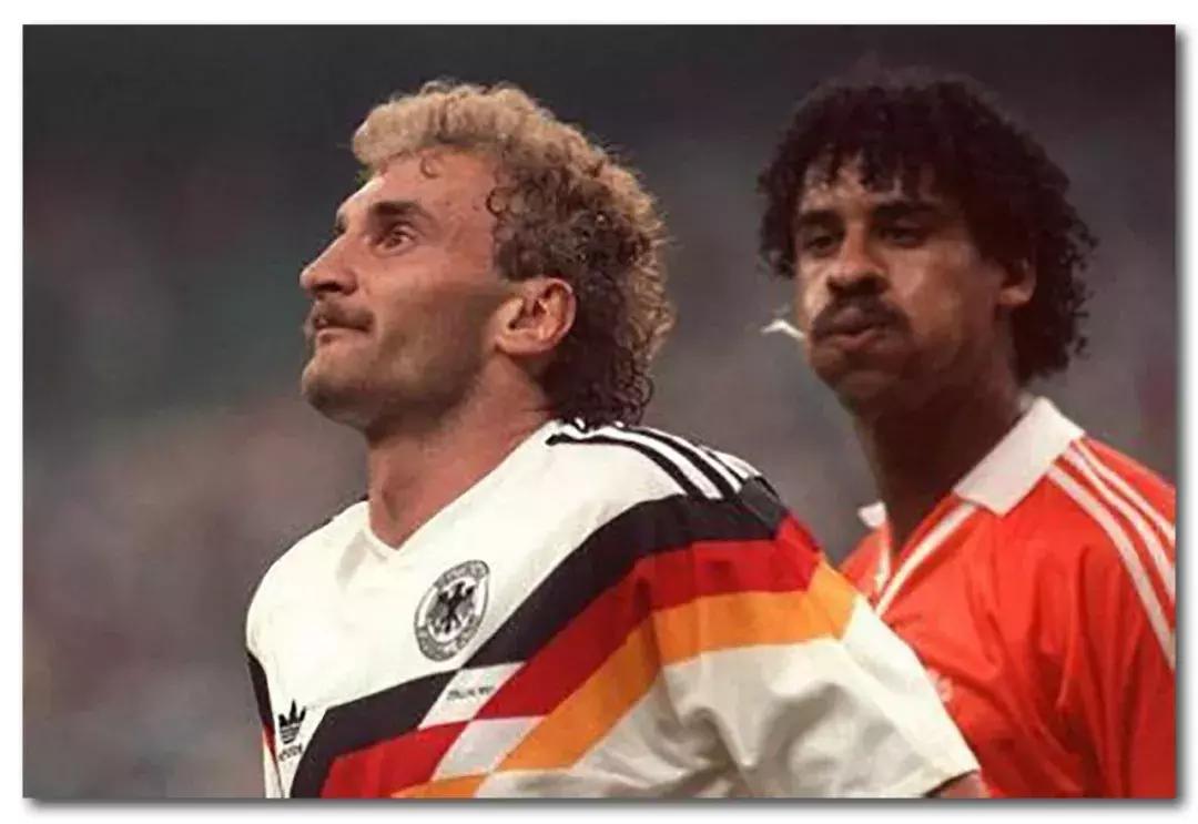 足球场为什么球员要吐口水,足球场上为什么球员乱吐痰