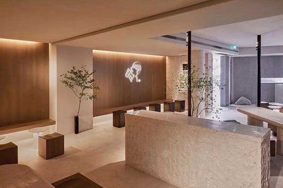 服装人要哭了！年利润4亿、估值90亿的喜茶竟然跨界服装行业？