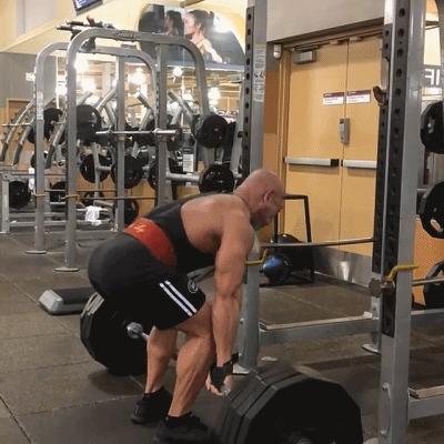 60岁大爷体重70公斤卧推110公斤,50岁大爷深蹲