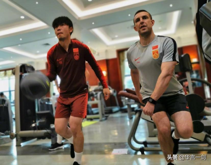 一张照片说明国足真相,国足一张图