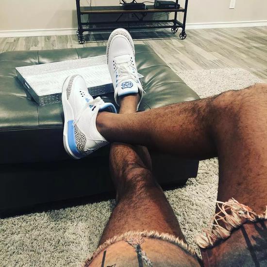 塔克上脚aj,塔克上脚的aj