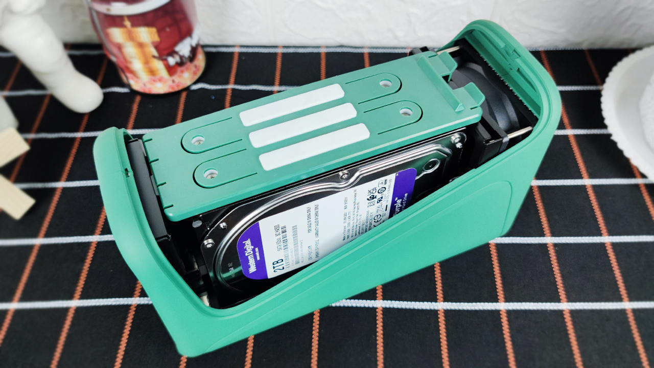 nas绿联dh2100跟极空间z2s对比,极空间z2pro和华为nas对比推荐