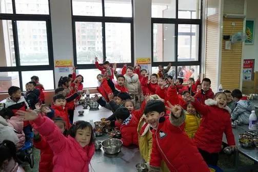 新学期新气象学校精心准备迎开学,新学期校园新气象