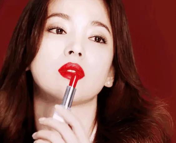 唇部小熨斗抹出q弹水嫩少女唇,抹完润唇膏嘴唇凉嗖嗖的