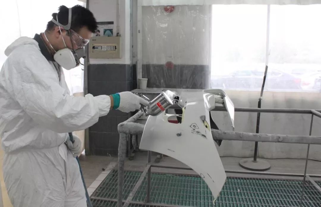 宝马3系钣金修复过程,宝马3系钣金喷漆多少钱