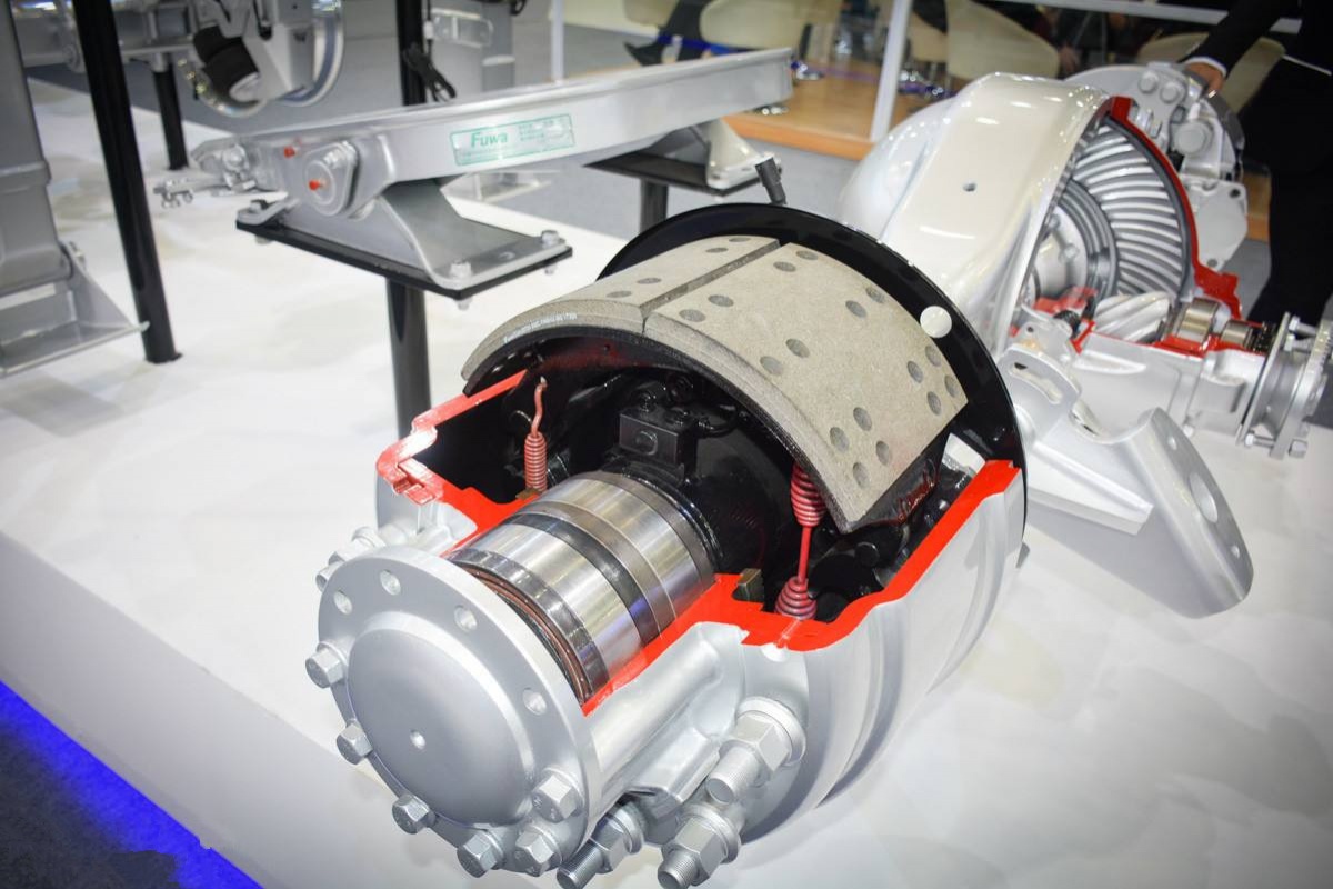 半挂刹车松开之后回位慢,卡车踩刹车回位迟钝