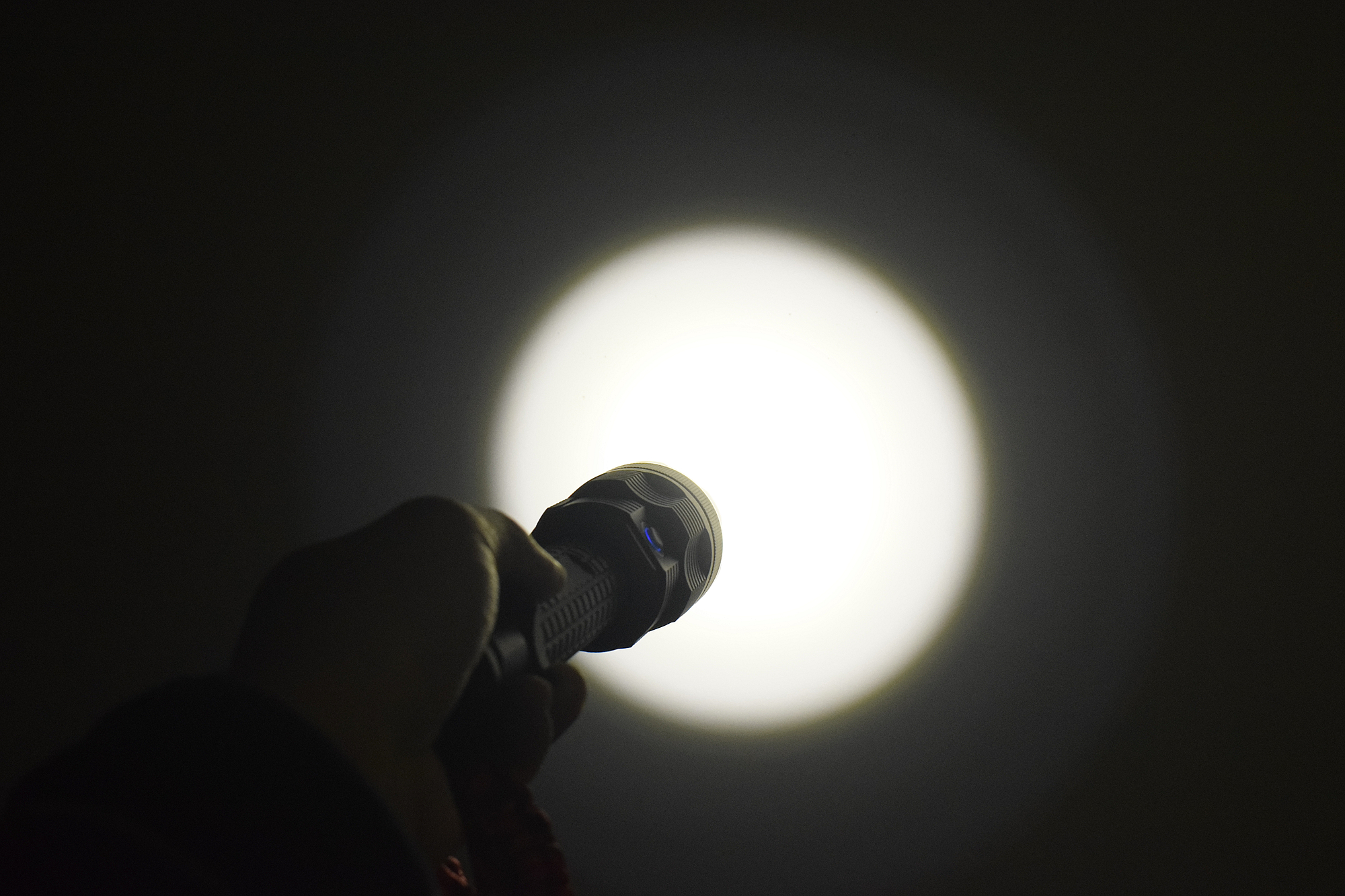 600流明户外手电,65000流明户外泛光手电