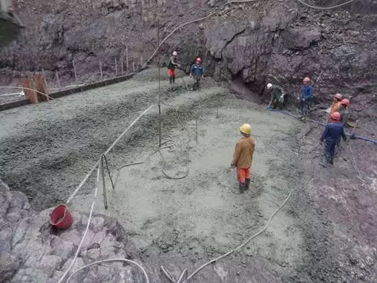 如何控制水下混凝土灌注,混凝土怎么控制含气量