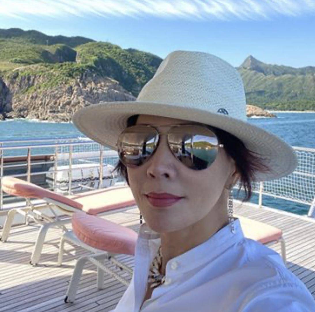 梁朝伟为刘嘉玲惊喜,刘嘉玲和梁朝伟爬山