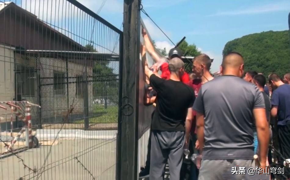 俄罗斯警察反恐被袭击视频,俄罗斯防暴演习