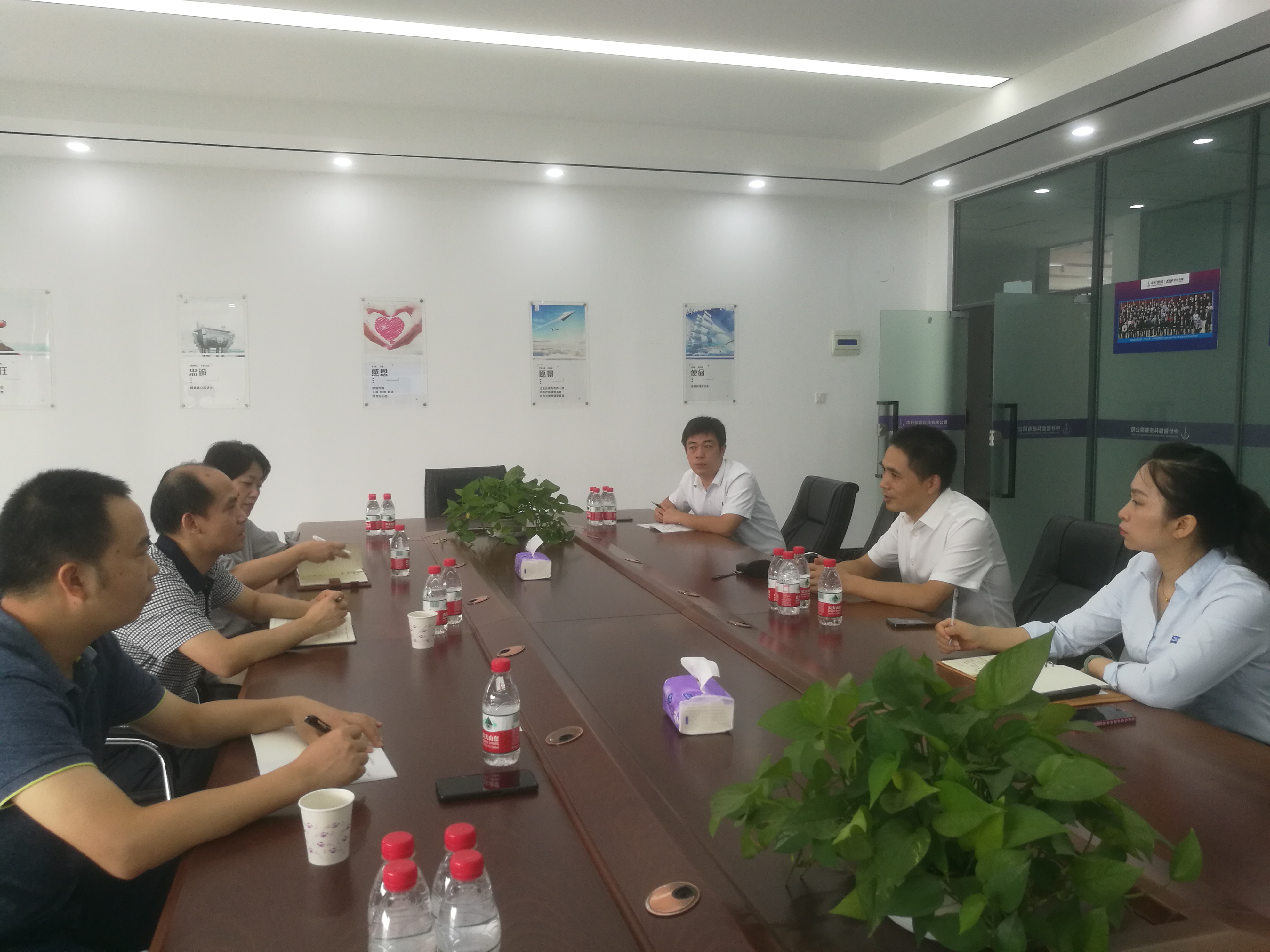 湖北省药监局“店小二”服务团晒出成团首月“成绩单”