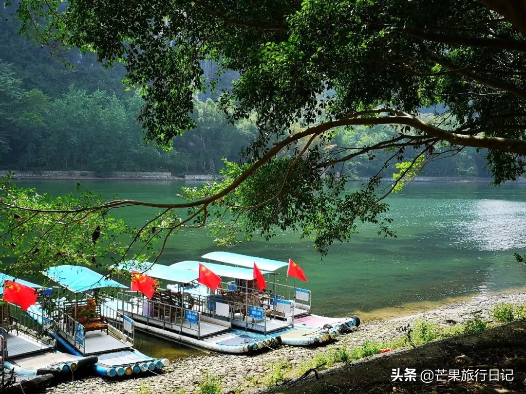 桂林阳朔漓江边风景,桂林漓江阳朔风景名胜区