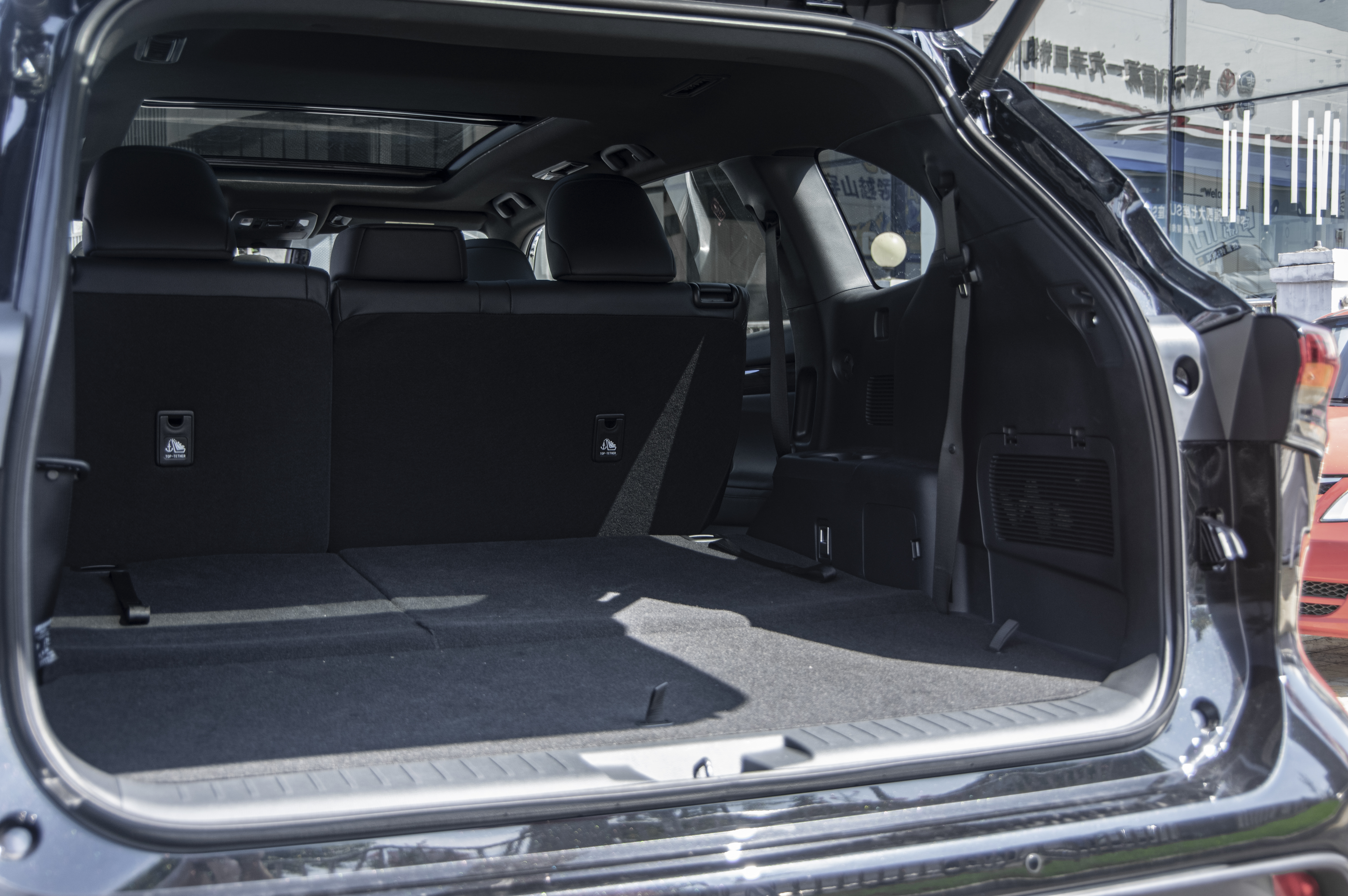 皇冠陆放银色到店实拍,皇冠陆放七座混动版2021长宽高