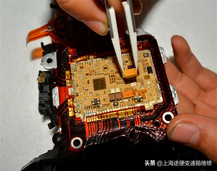 09年宝马730修变速箱讲解,2011年宝马730变速箱传感器故障