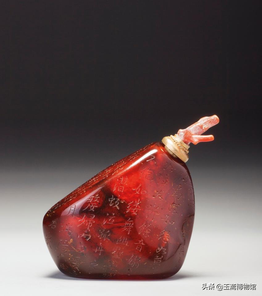 清乾隆时期琥珀蜜蜡雕刻摆件 (乾隆时期的琥珀鼻烟壶价值多少钱)