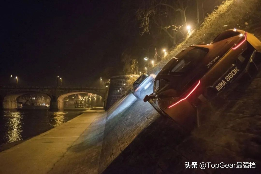 007座驾阿斯顿马丁,邦德路特斯