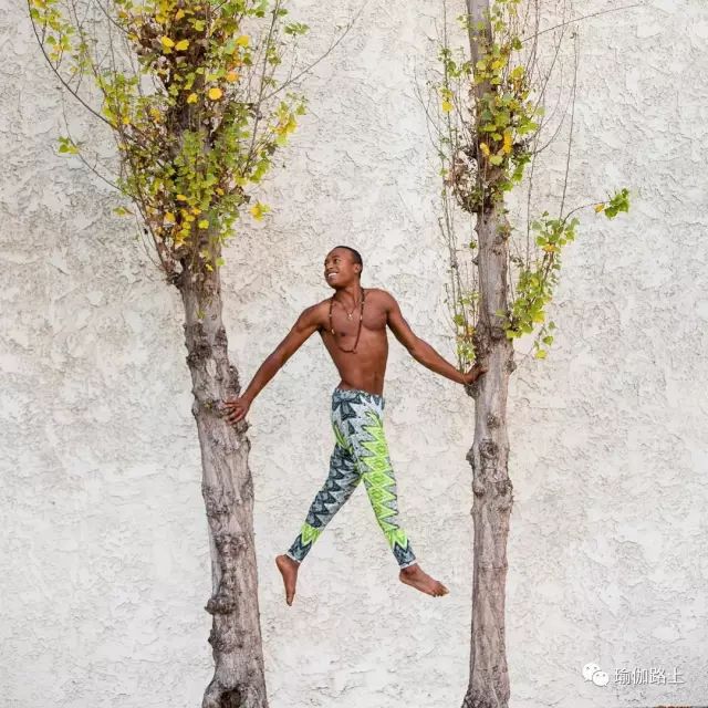 男人裸体瑜伽？一开始我的内心是拒绝的