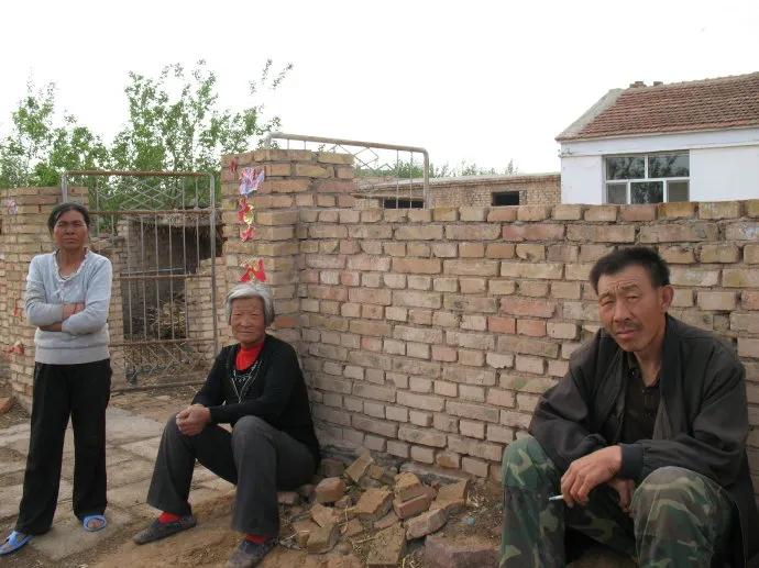 如何对付农村闹腾的邻居,农村遇到胡搅蛮缠的邻居怎么办