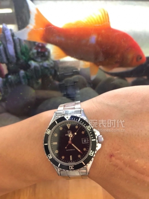 网友晒自己微信好友数量,网友晒1300手表