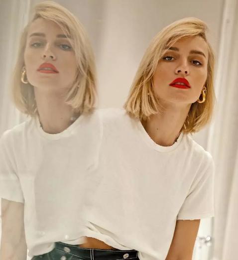 夏日如何把牛仔裤穿出时髦感,81套简约清爽的夏日穿搭时髦满分