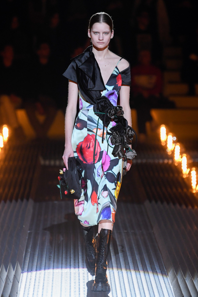 巴黎时装周2023春夏prada,2019prada秋冬米兰时装秀