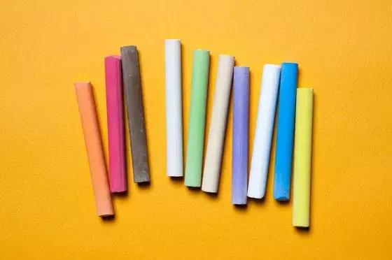 色粉笔表现技法,水溶性粉笔怎么画才亮