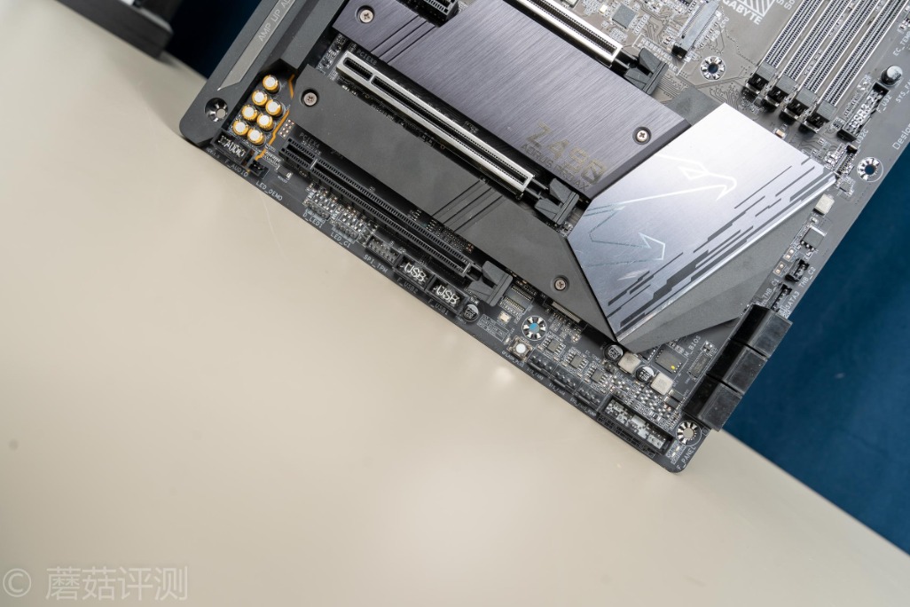 技嘉z490aorusproax主板多大,技嘉z490aorusproax是超级雕吗