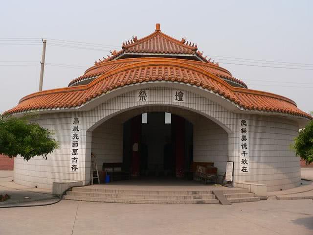 路上开车遇到殡葬车怎么办,开车时误入送殡的车队怎么办