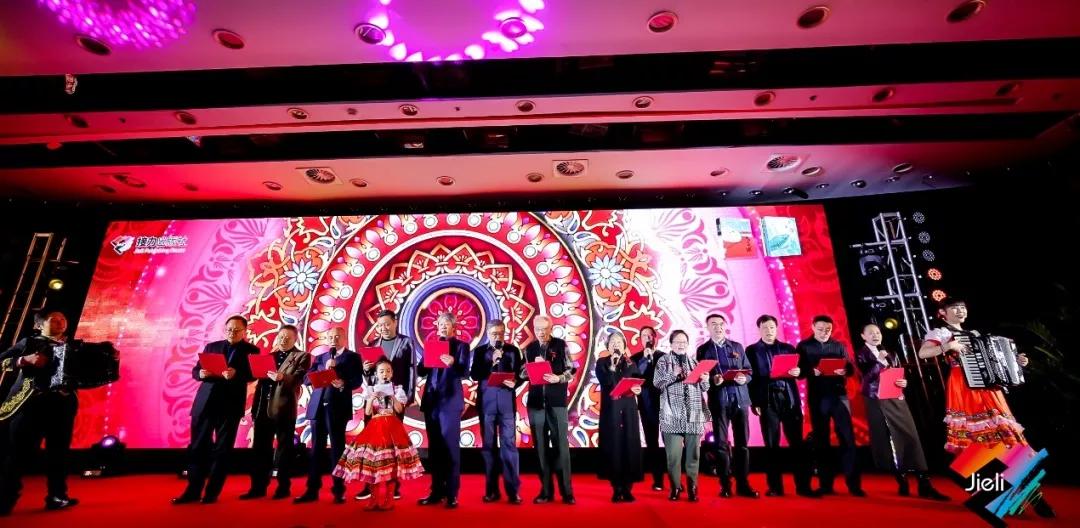 鎰熸仼鏈変綘鎵竼璧疯埅鍏卞垱杈夌厡,鎰熸仼鏈変綘鎼烘墜鍓嶈鍏卞垱杈夌厡