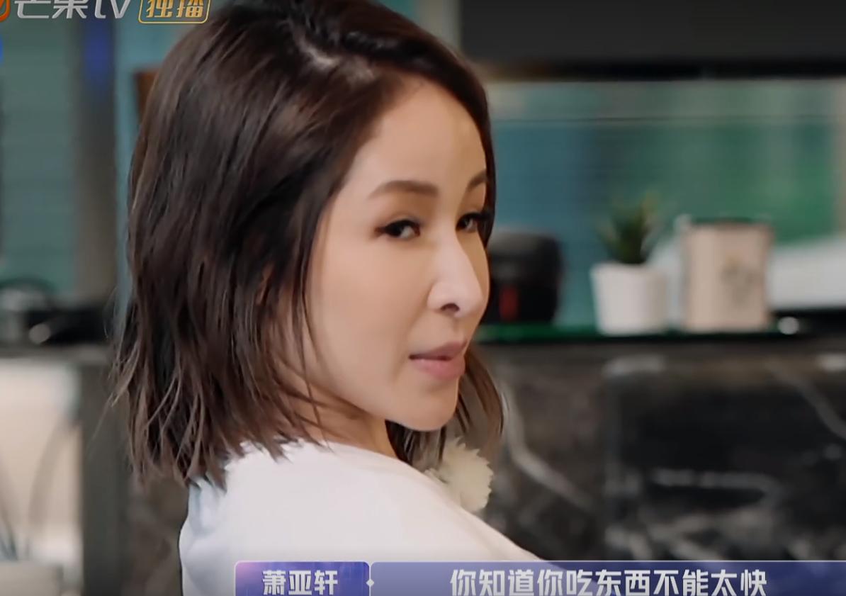 吉娃娃一只眼睛凸,吉娃娃一只眼睛白膜