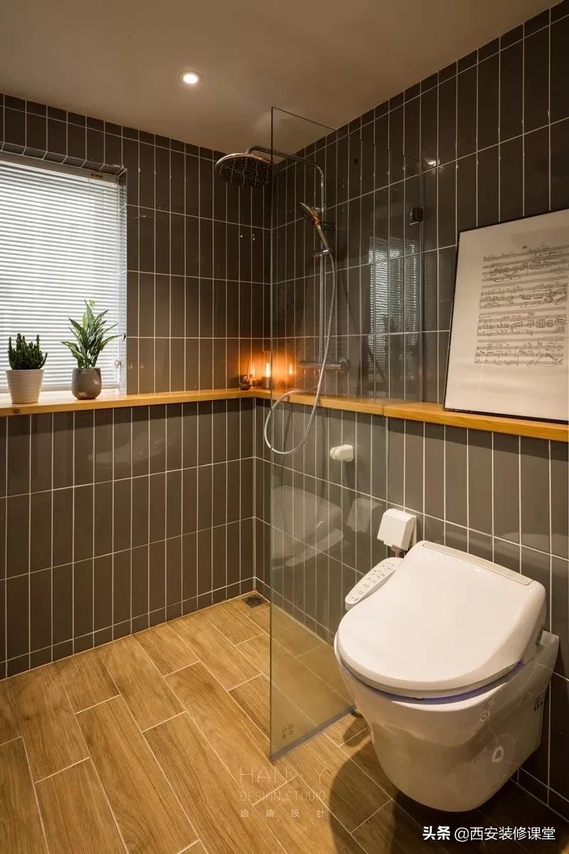 卫生间淋浴隔断用玻璃门还是浴帘,软装隔断卫生间淋浴区装修效果图