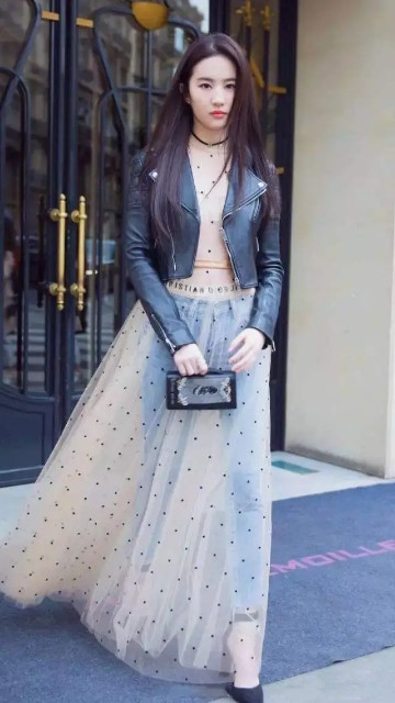 妈妈，我想要机车皮衣！要，要两件！妈妈真好，谢谢妈妈