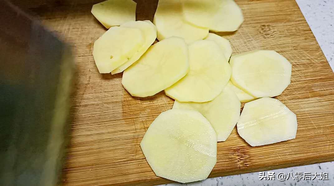 土豆的神仙吃法配米饭不用淀粉,土豆花样吃法不用淀粉