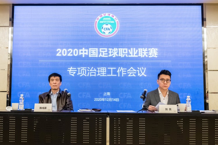 重庆足球欠薪,曝中超重庆队球员罢训