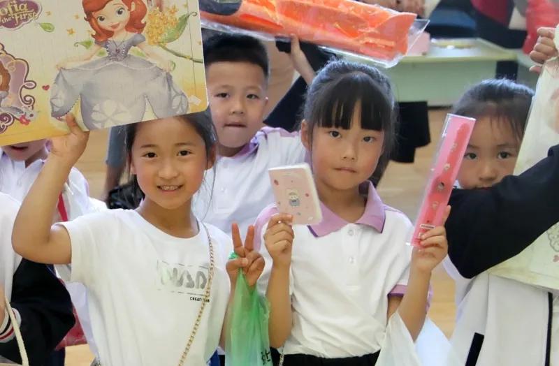 让教育和生活相连——青岛枣山小学开展年级研究性学习活动