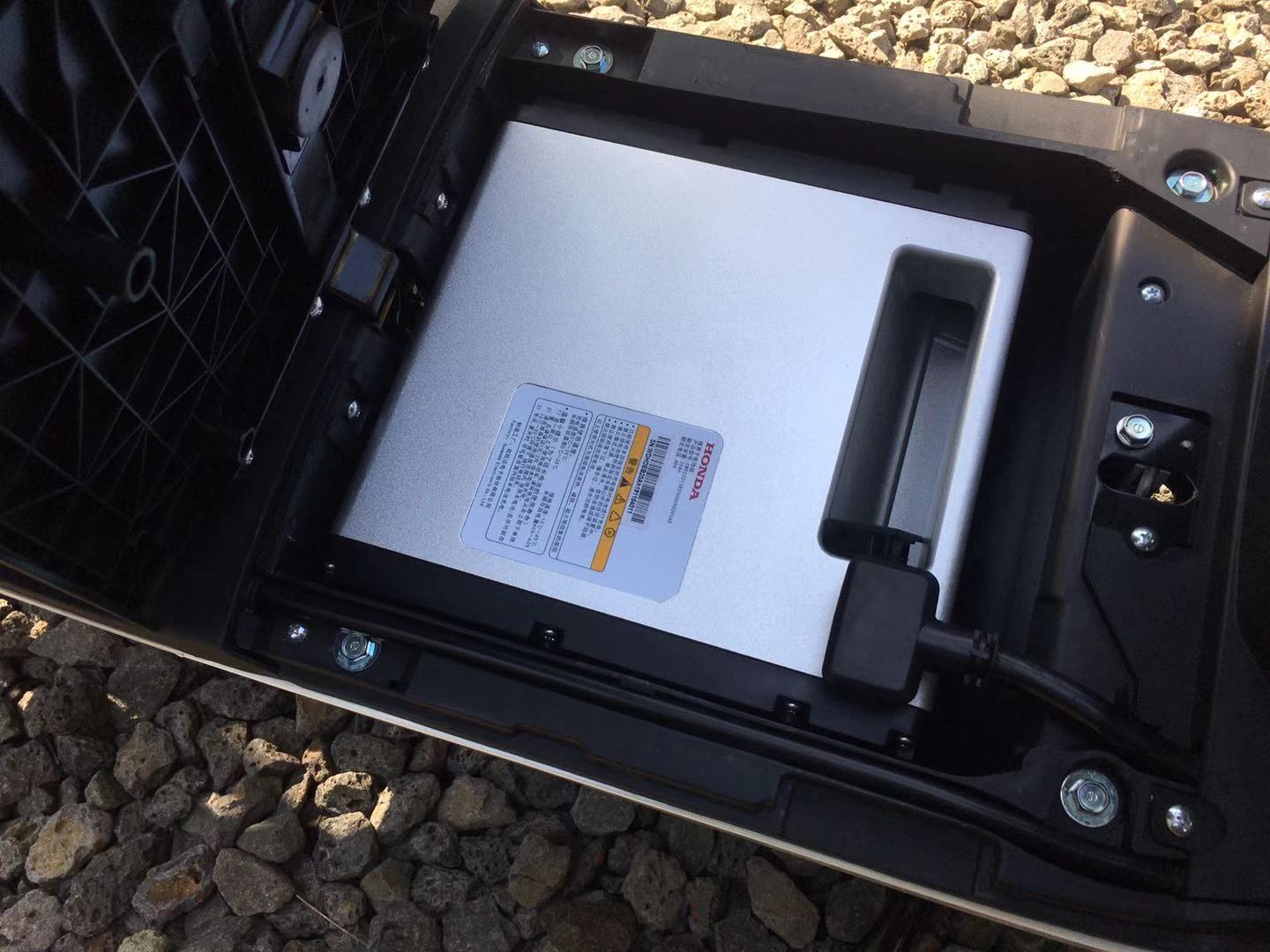 本田小龟遇到水打不着火,小龟电动车漏电