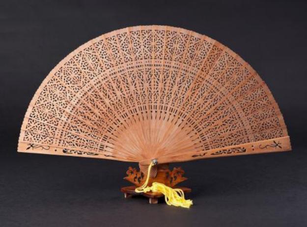 榆木的大门,檀香木房间门