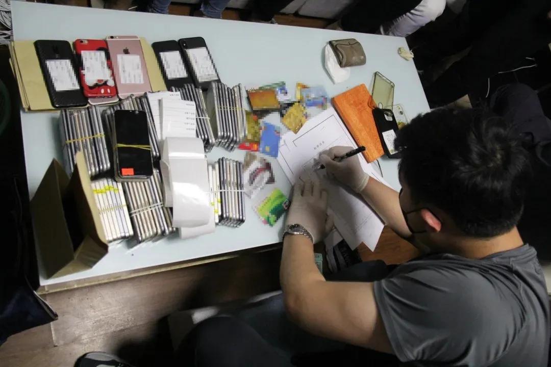 避开官方应用审核，赌博色情APP上演变“装”