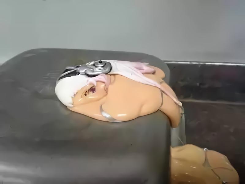 炎炎夏日请一定要保护好自己的动漫手办，不然可能会变成液体