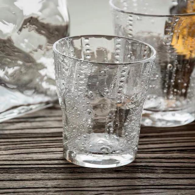 要想生活过得好必须喝点白开水,要想生活过得去每天总得受点气