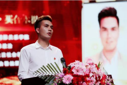 新疆小伙子获得冠军400米,新疆小伙得冠军