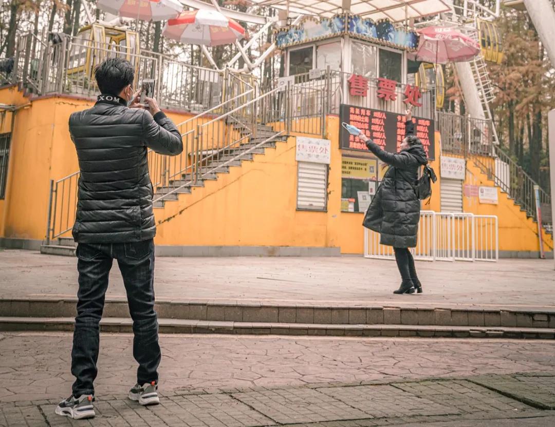 父母约会时，玩得比你野多了