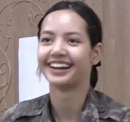 iulisa卸妆后的样子,iu和lisa哪个漂亮