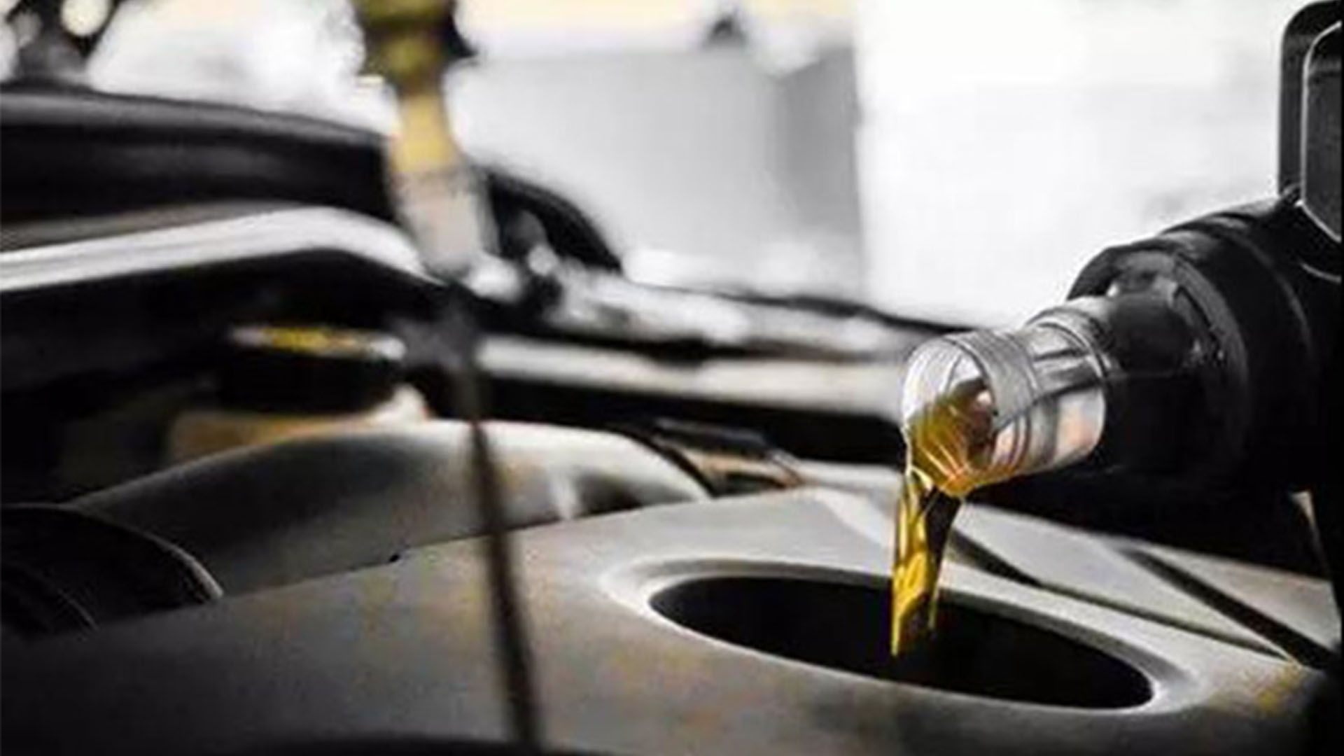 挖掘机机油进水的原因和处理方法,汽油发动机机油进水是什么原因